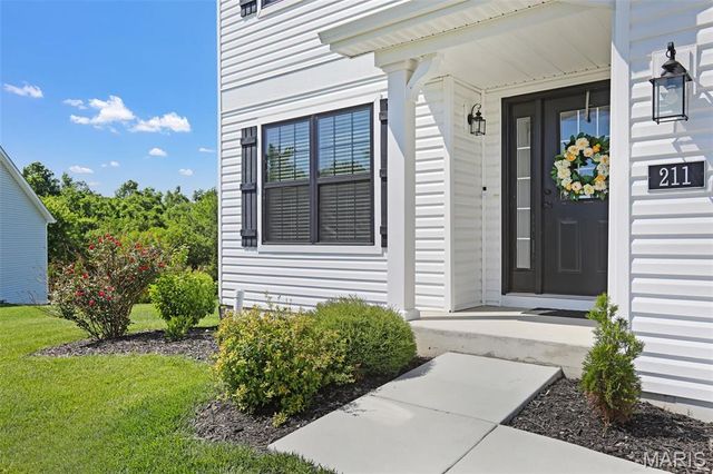 211 Grand Vista Court, Edwardsville, IL 62025