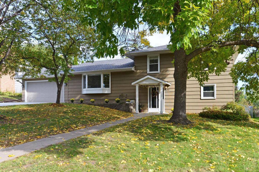 8644 Poplar Bridge Curve, Bloomington, MN 55437 — exterior