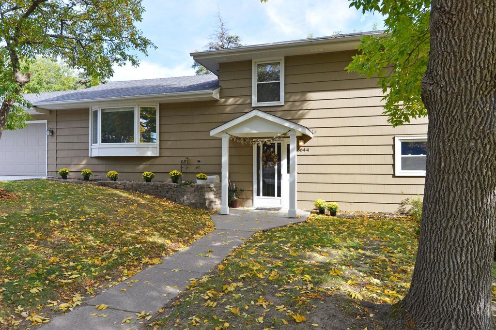 8644 Poplar Bridge Curve, Bloomington, MN 55437 — photo 2