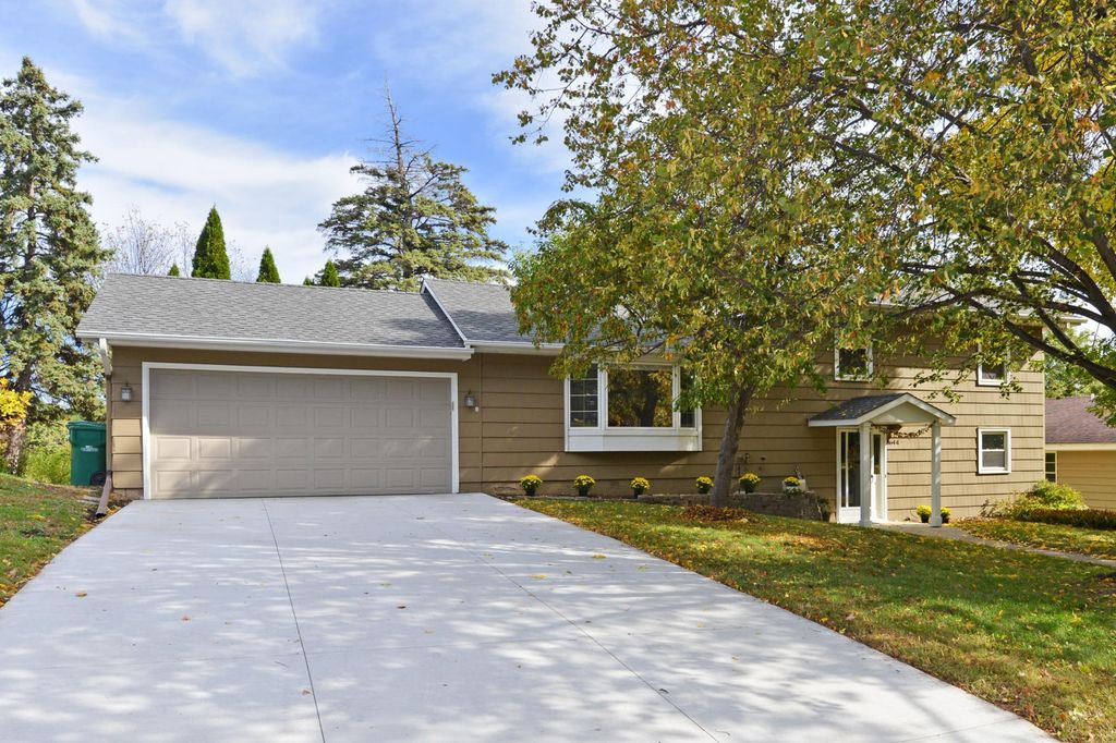 8644 Poplar Bridge Curve, Bloomington, MN 55437 — photo 3