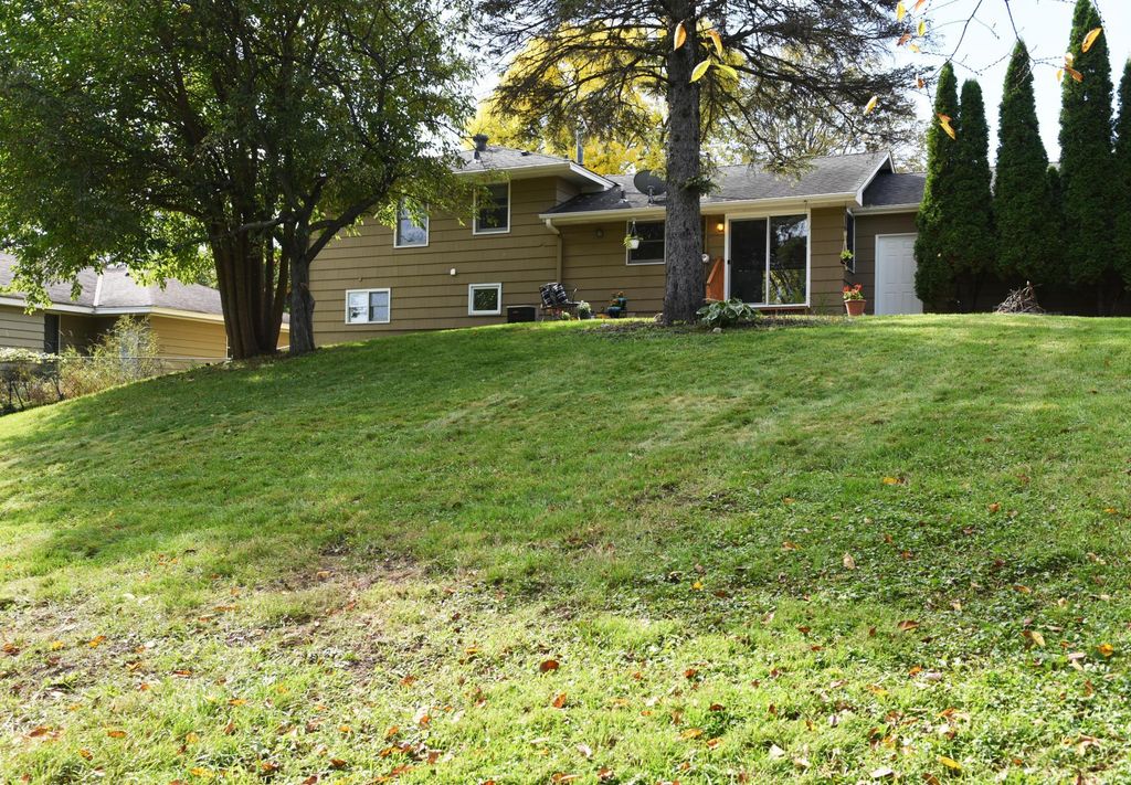 8644 Poplar Bridge Curve, Bloomington, MN 55437 — photo 4