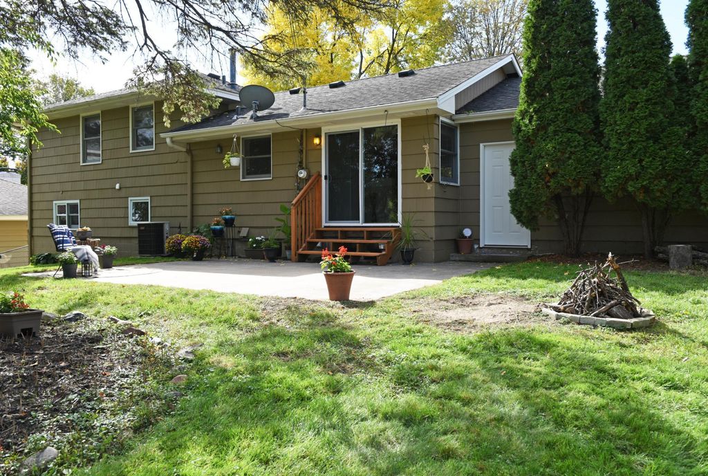 8644 Poplar Bridge Curve, Bloomington, MN 55437 — photo 5