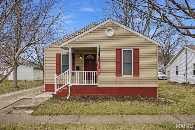 509 E Winter Avenue, Greenville, IL 62246