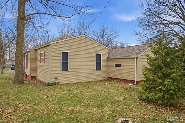 509 E Winter Avenue, Greenville, IL 62246