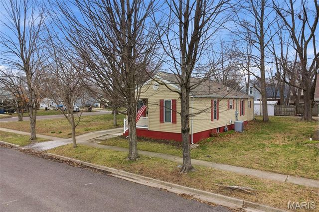 509 E Winter Avenue, Greenville, IL 62246