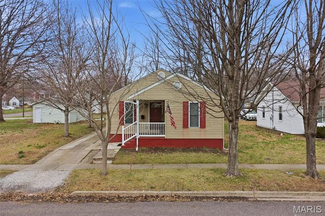 509 E Winter Avenue, Greenville, IL 62246