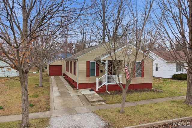 509 E Winter Avenue, Greenville, IL 62246