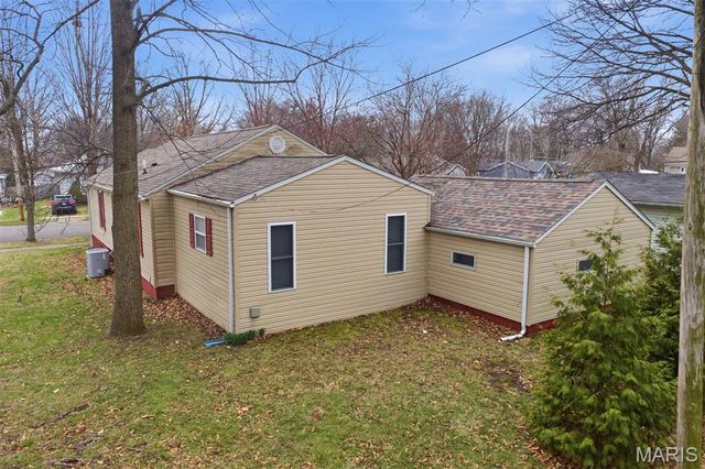 509 E Winter Avenue, Greenville, IL 62246