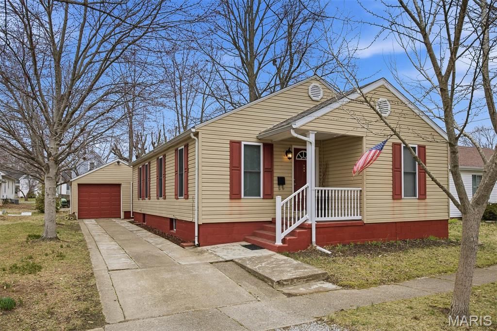 509 E Winter Avenue, Greenville, IL 62246