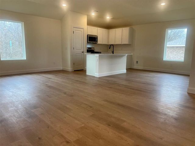 2033 Brush Creek Way, Newcastle, OK 73065