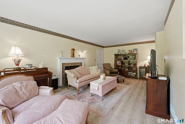 6 Warren Drive 6, Seymour, CT 06483