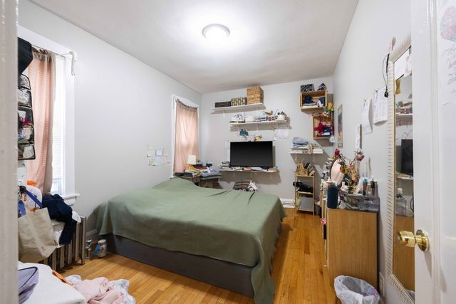 5233 W Potomac Avenue, Chicago, IL 60651