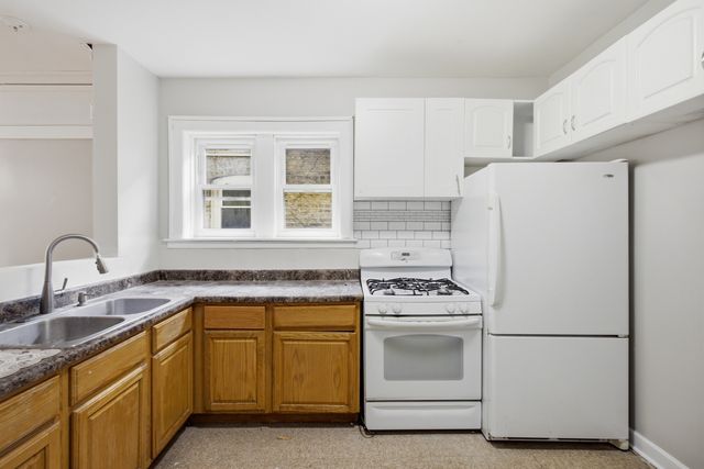5233 W Potomac Avenue, Chicago, IL 60651