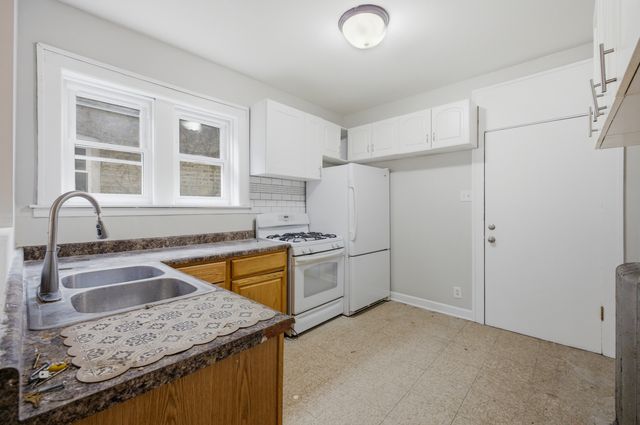 5233 W Potomac Avenue, Chicago, IL 60651