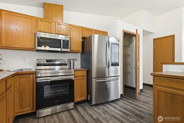 24809 52nd Avenue E, Graham, WA 98338