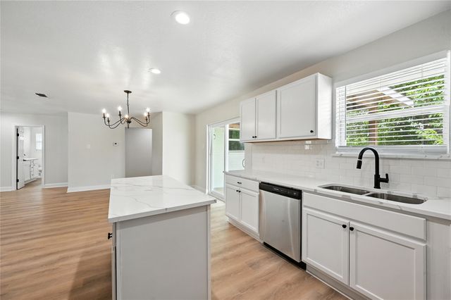 218 Lakeway Drive, Waxahachie, TX 75165
