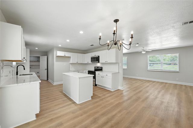218 Lakeway Drive, Waxahachie, TX 75165