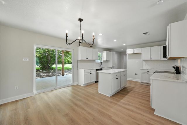 218 Lakeway Drive, Waxahachie, TX 75165