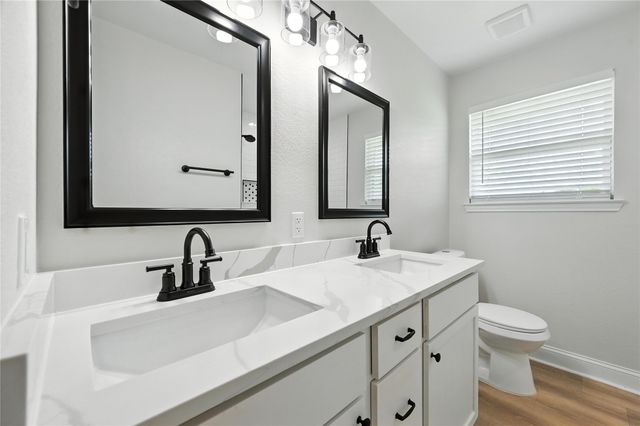 218 Lakeway Drive, Waxahachie, TX 75165
