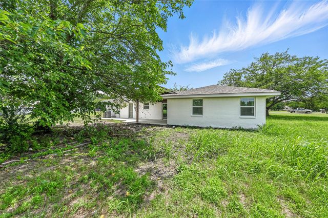 218 Lakeway Drive, Waxahachie, TX 75165