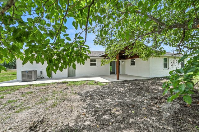 218 Lakeway Drive, Waxahachie, TX 75165