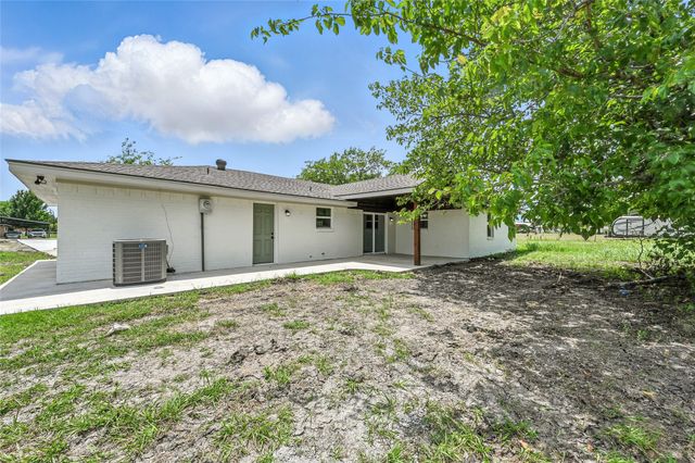 218 Lakeway Drive, Waxahachie, TX 75165