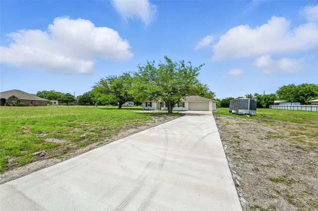 218 Lakeway Drive, Waxahachie, TX 75165