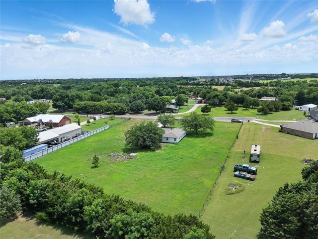 218 Lakeway Drive, Waxahachie, TX 75165