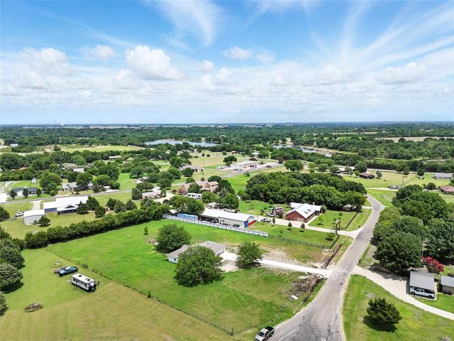 218 Lakeway Drive, Waxahachie, TX 75165