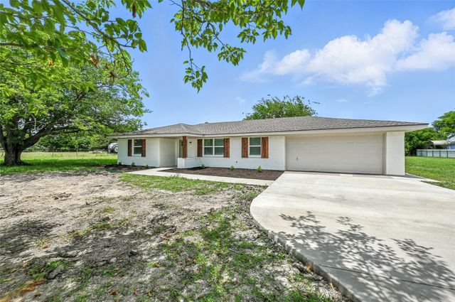 218 Lakeway Drive, Waxahachie, TX 75165
