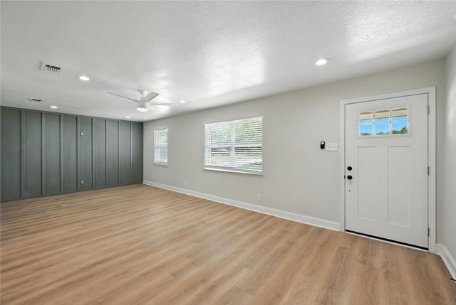 218 Lakeway Drive, Waxahachie, TX 75165