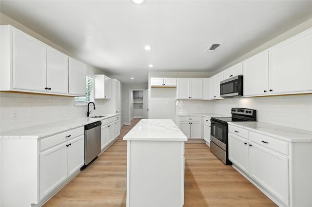 218 Lakeway Drive, Waxahachie, TX 75165