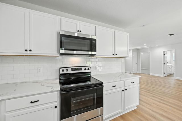 218 Lakeway Drive, Waxahachie, TX 75165