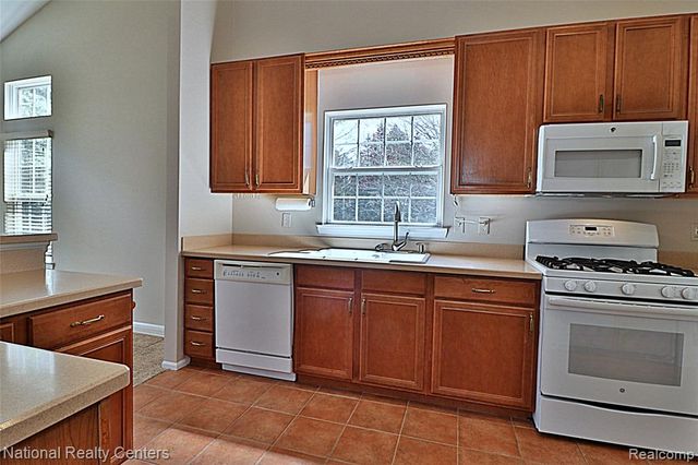 110 Four Seasons Drive, Lake Orion, MI 48360