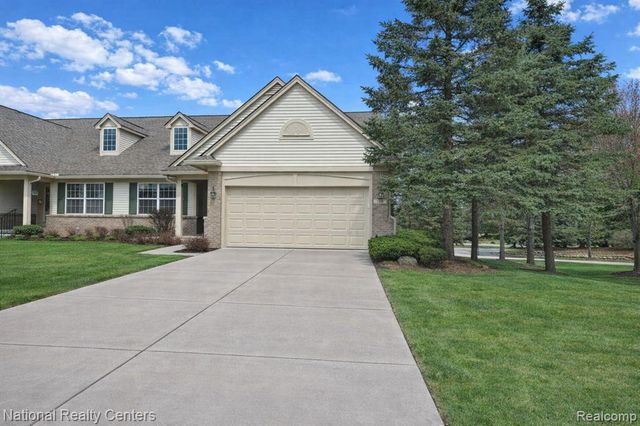 110 Four Seasons Drive, Lake Orion, MI 48360