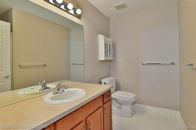 110 Four Seasons Drive, Lake Orion, MI 48360