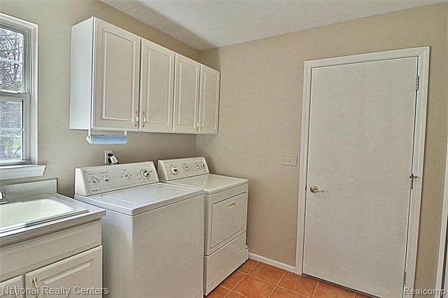 110 Four Seasons Drive, Lake Orion, MI 48360
