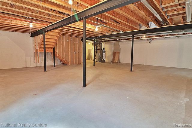 110 Four Seasons Drive, Lake Orion, MI 48360