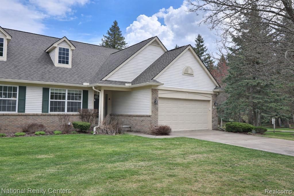 110 Four Seasons Drive, Lake Orion, MI 48360