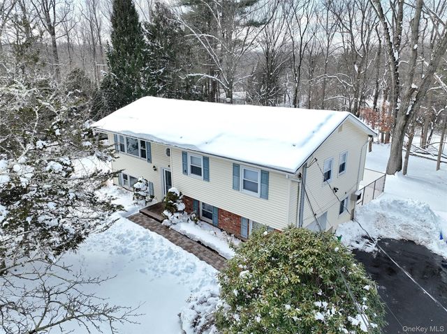 9 Mary Beth Drive, Airmont, NY 10901