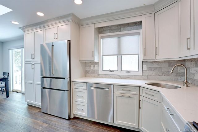 9 Mary Beth Drive, Airmont, NY 10901