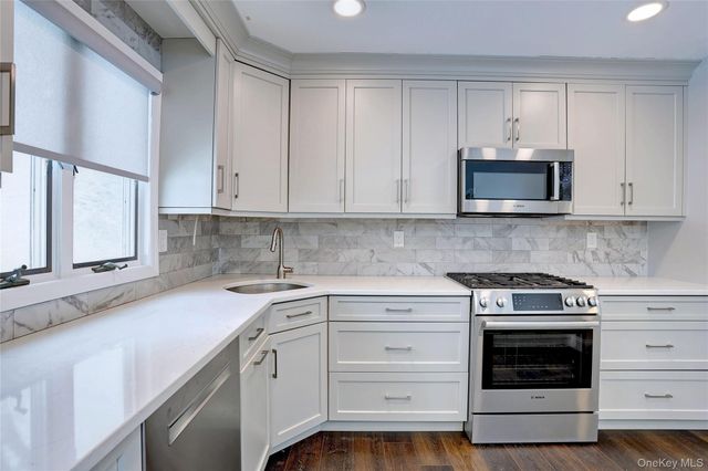 9 Mary Beth Drive, Airmont, NY 10901