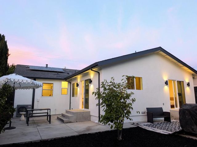 226 Roble Avenue, Redwood City, CA 94061