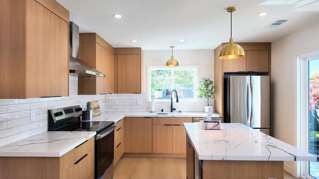 226 Roble Avenue, Redwood City, CA 94061