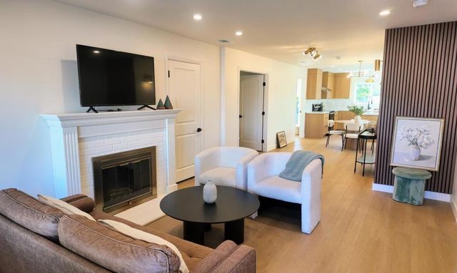 226 Roble Avenue, Redwood City, CA 94061