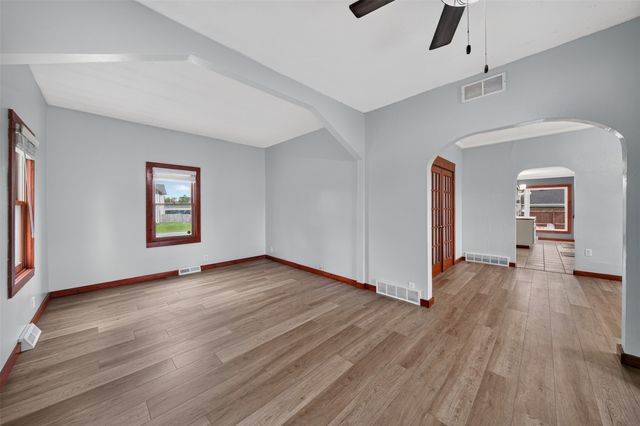 313 Oak Avenue NE, Mitchellville, IA 50169