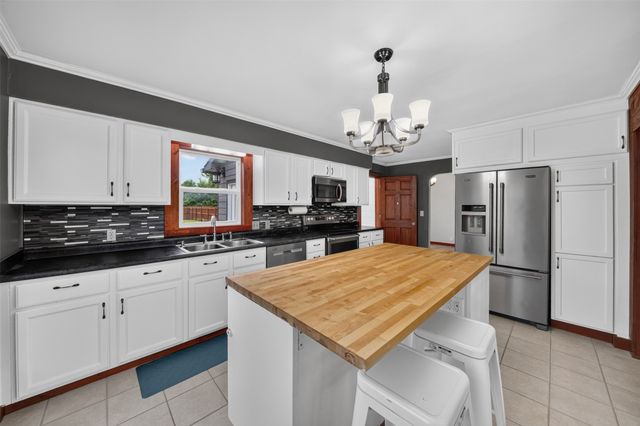 313 Oak Avenue NE, Mitchellville, IA 50169
