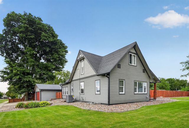 313 Oak Avenue NE, Mitchellville, IA 50169