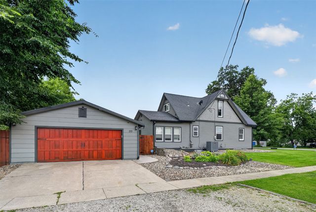 313 Oak Avenue NE, Mitchellville, IA 50169
