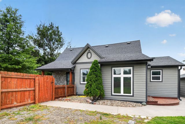 313 Oak Avenue NE, Mitchellville, IA 50169